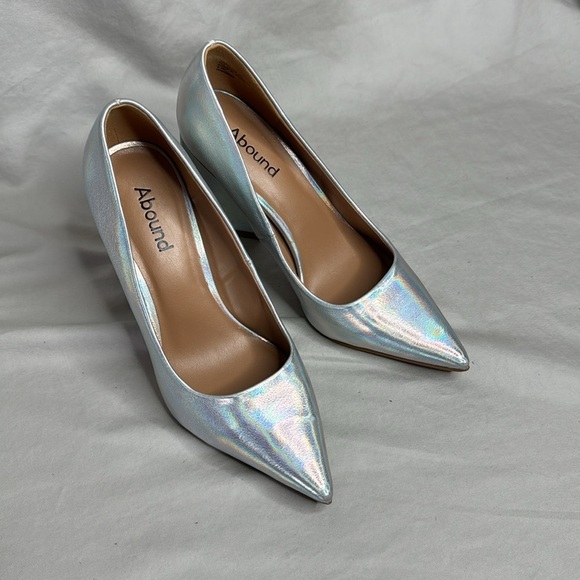 Abound Belize Triangle Block Heel with Pointed Toe Pump in Silver Iridescent - Picture 4 of 7